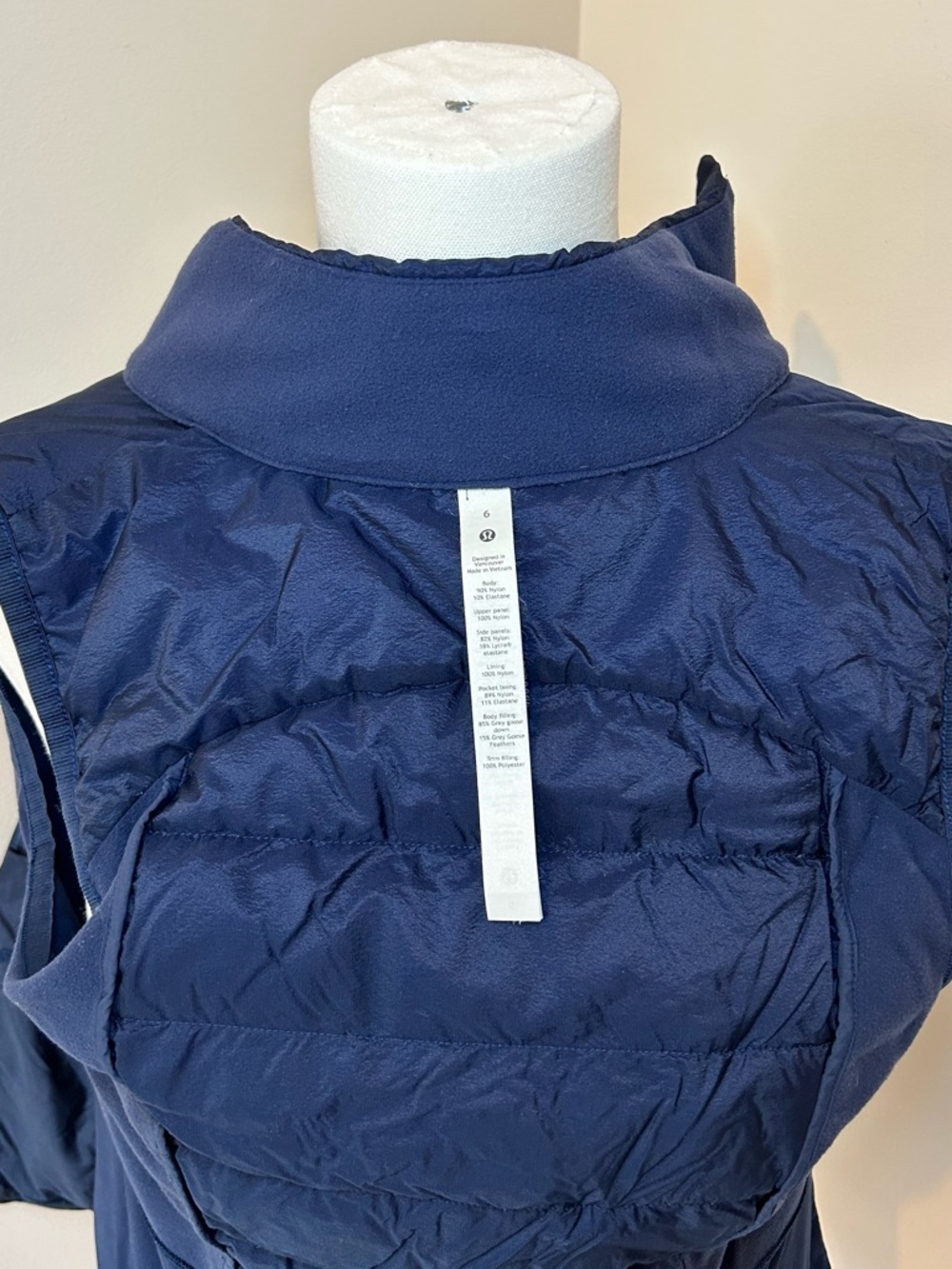 Lululemon Down For It All Vest True Navy Size 6 - Picture 6 of 8